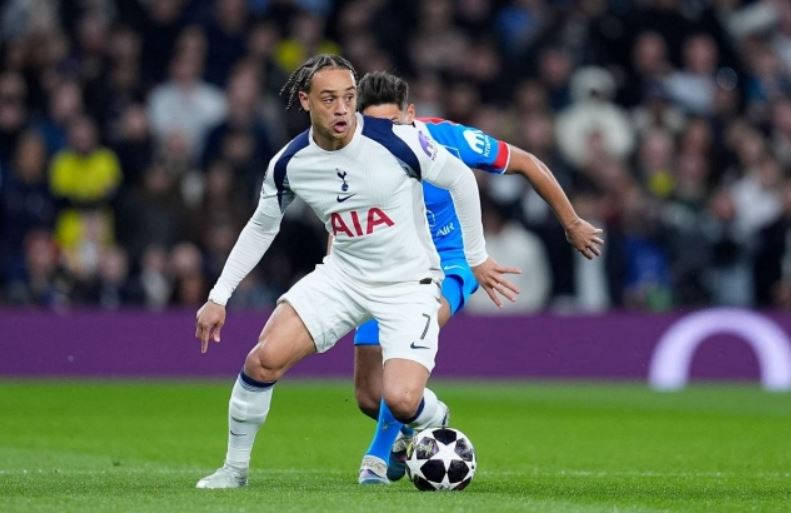 Tottenham không hề gục ngã trước khó khăn