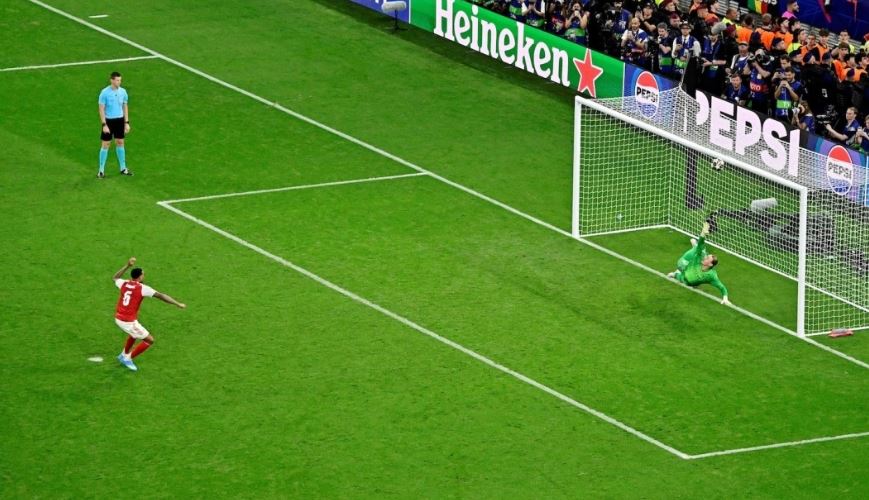 Diễn biến trận đấu trước khi Alex Ferguson chúc mừng PSG